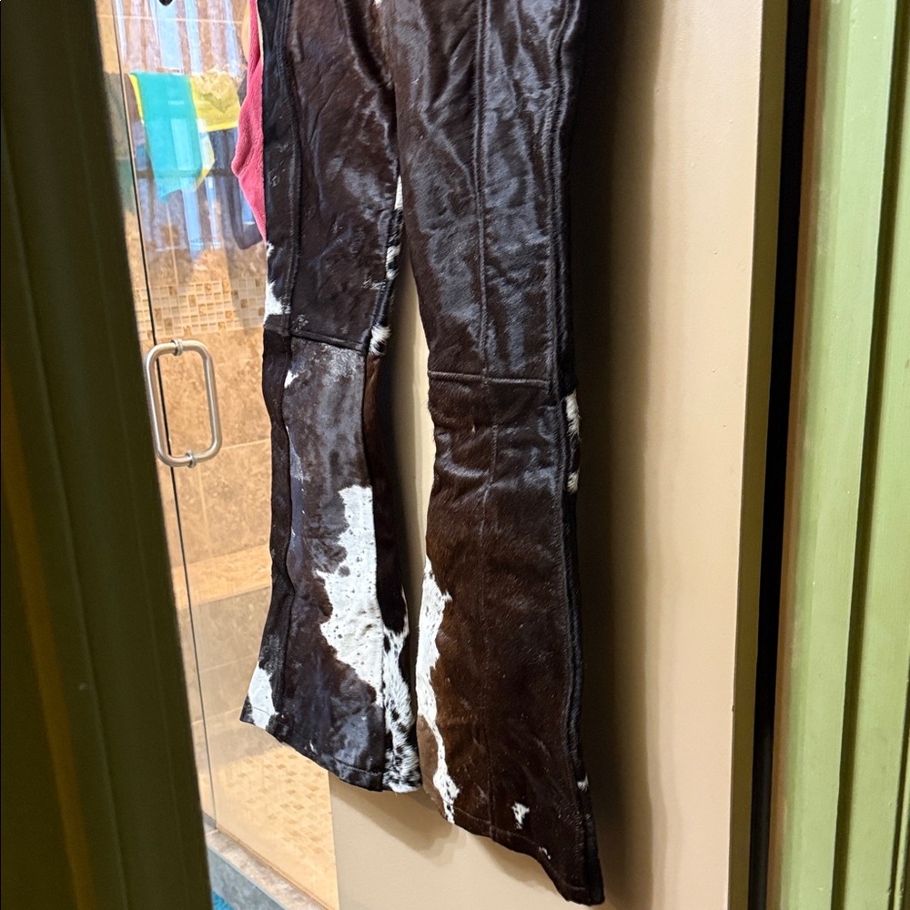 Chic Black and White Flare Pants - Picture 5 of 6